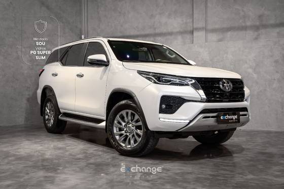 TOYOTA HILUX SW4 2.8 D-4D TURBO DIESEL SRX 7L 4X4 AUTOMÁTICO